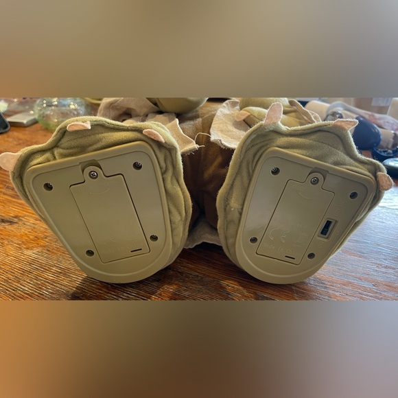 STAR WARS Lightsaber Battle Yoda Deluxe 16-inch Talking Action Plush - Picture 6 of 7